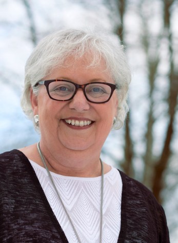 karen-dionne-cropped-smiling-flipped